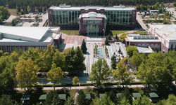 ESOGÜ kampüsünde güvenlik görevlisinin üzerine motosiklet sürdüler