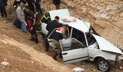 Afyon'da yabancı plakalı otomobilde 5 yaralı