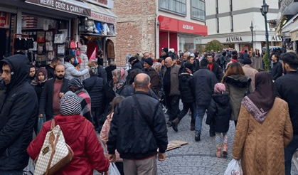 Eskişehir'de yeni yıl arifesinde çarşı pazar doldu taştı