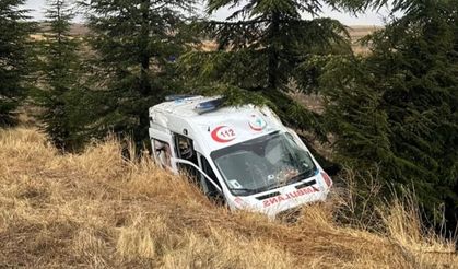 Eskişehir'de hasta taşıyan ambulans kaza yaptı: 3 yaralı, 1'inin durumu ağır