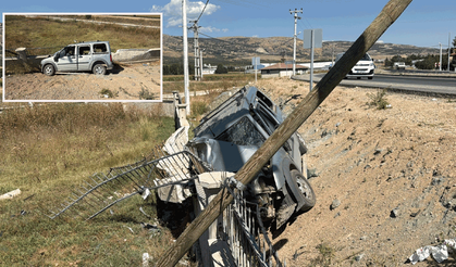 Virajı alamadı, refüje devrildi! Eskişehir’de 1’i ağır 3 yaralı
