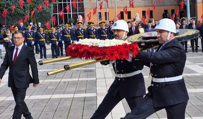 Eskişehir'de Cumhuriyet Bayramı töreni: Atatürk Anıtı'na çelenkler sunuldu