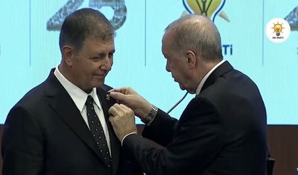 İzmir ilk kez AK Parti'de: Tugay'a rozeti Cumhurbaşkanı Erdoğan taktı