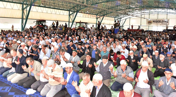 İnönü'de 4 bin kişi yağmur duasına çıktı