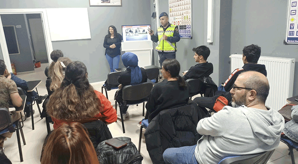 Eskişehir'de sürücü adaylarına son ders jandarmadan