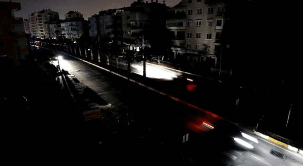 Eskişehir'de mahalleliyi bezdiren elektrik kesintisi