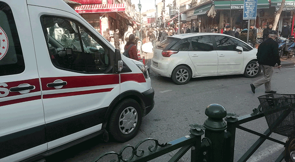 Eskişehir'de duyarsız sürücü ambulansın yolunu böyle kapattı