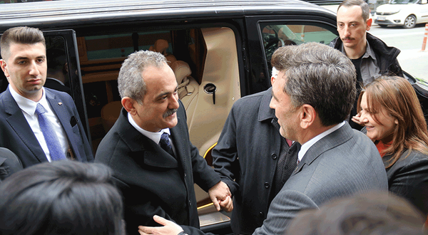 Bakan Özer'den AK Parti Eskişehir İl Başkanlığı'na ziyaret