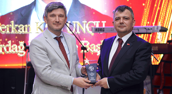 Serkan Koyuncu'ya yılın en başarılı ilçe belediye başkanı ödülü
