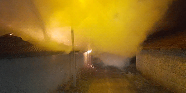 Emirdağ'da korkutan ev yangını