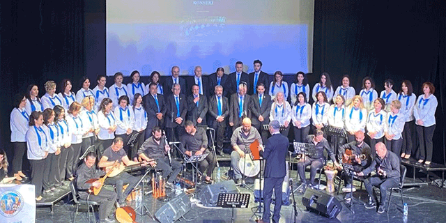 Eskişehir'de Türk Halk Müziği konserine yoğun ilgi