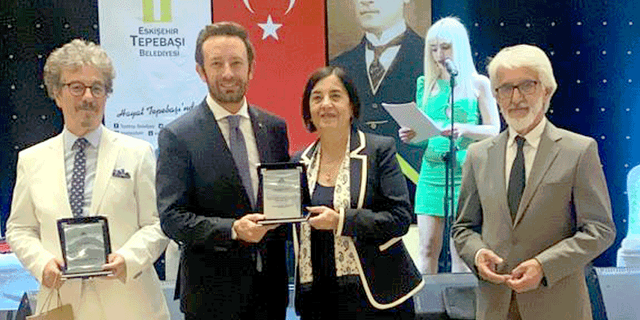TÜGİAD Eskişehir Şube Başkanı Zengin'e ödül