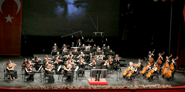 Eskişehir'de Senfoni Orkestrası Atatürk için çaldı