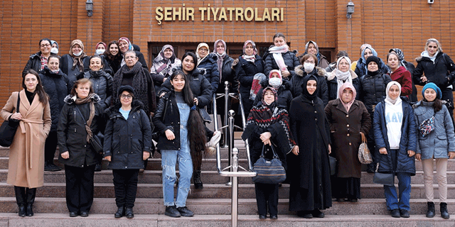 Eskişehir Şehir Tiyatroları ilçe halkı ile buluşmaya devam ediyor