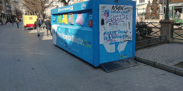Eskişehir'de 'pes' dedirten görüntüler: Vandalların hedefi oldu