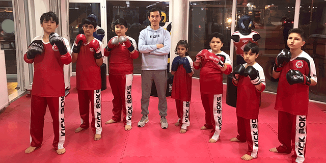 Eskişehirli genç sporcular turnuva için kenetlendi