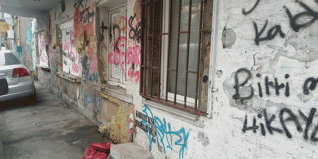 Sokaklarda Eskişehir'e yakışmayan çirkin manzaralar