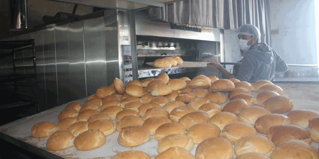 Emirdağ Belediyesi'nden deprem bölgesine ekmek yardımı