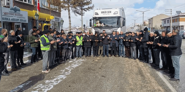 Seyitgazi Belediyesi'nin yardım tırı yola çıktı