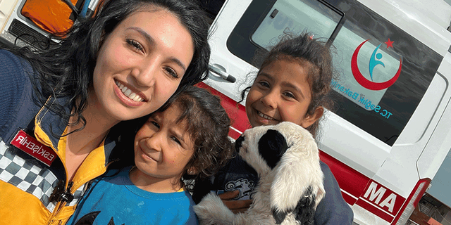 Eskişehirli Gökçe hemşire deprem bölgesinde çocukların umudu oldu