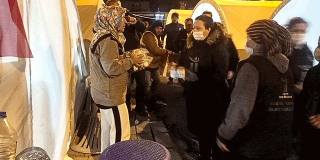 Tepebaşı'ndan 5 bin depremzedeye sofra