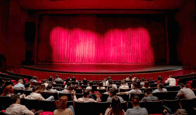 Eskişehir'de sinema ve tiyatro seyircisi salonları doldurdu