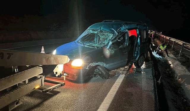 Afyonkarahisar'da hafif ticari araç kazası
