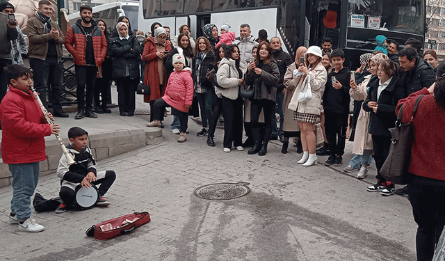 Eskişehir'de yetenekli minikler halkı kendine hayran bıraktı