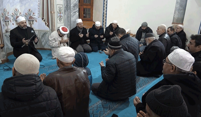 Kütahya'da Şehit Mehmetçikler için sabah namazında dua edildi