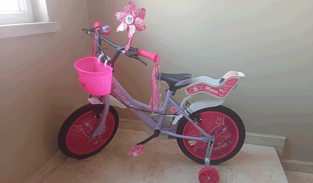 Afyon'da bisikleti çalınan küçük kıza sürpriz