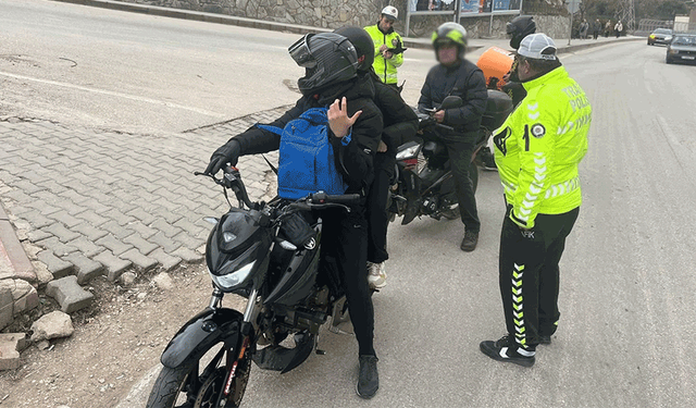 Bilecik'te motosiklet sürücüleri cezadan kaçamadı