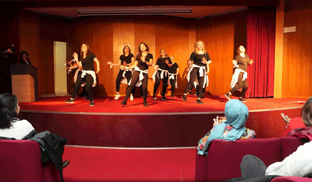 Eskişehir’de kadın kursiyerlerin sahneleri büyüledi