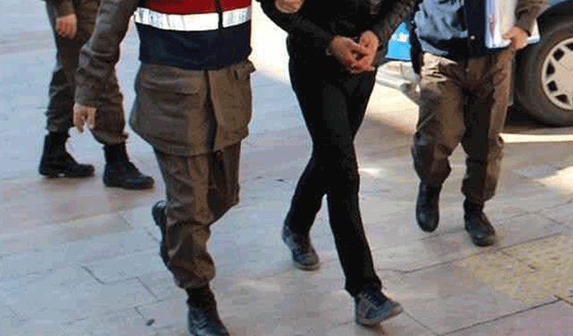 Afyon'da hırsızlıktan aranan şahsı jandarma yakaladı