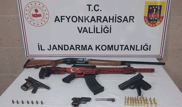 Afyon'da kaçak silah satıcıları yakalandı