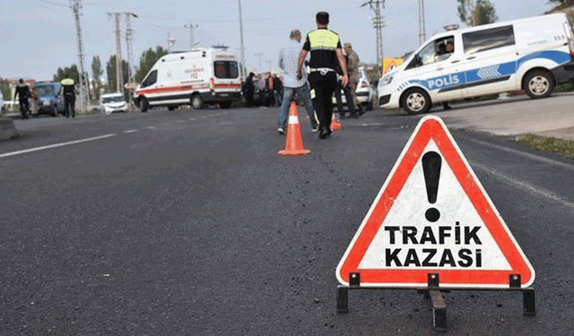 Afyon'da kaza: Kontrolden çıkan kamyonetteki 2 kişi yaralandı