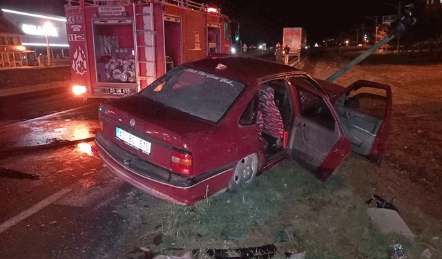 Afyon'da kaza: TIR ile otomobil çarpıştı