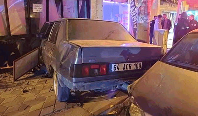 Eskişehir'de kaza: Dükkana böyle saplandı