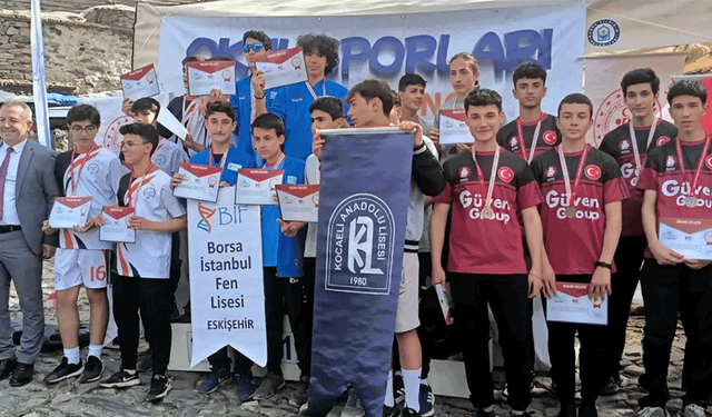 Eskişehirli öğrencilerden Bursa'da parmak ısırtan başarı