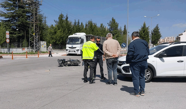 Kütahya'da trafik kazası: Sürücü yaralandı