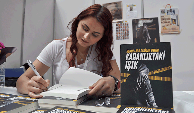 Eskişehir'de genç yaşta yazarlık kariyerine ilk adımını attı