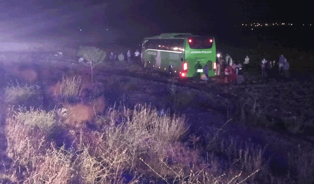 Afyon'da yolcu otobüsüyle otomobil çarpıştı: 1 ölü 4 yaralı