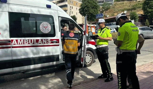 Bilecik'te motosiklet kazası: Seyir halinde birbirlerine girdiler