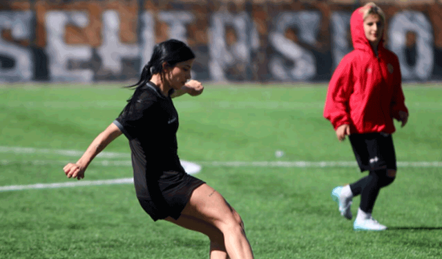 Dişi şimşekler play-off yolunda