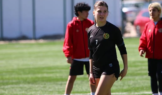 Eskişehirspor kadın futbol takımı, zirve mücadelesi için Konya’da