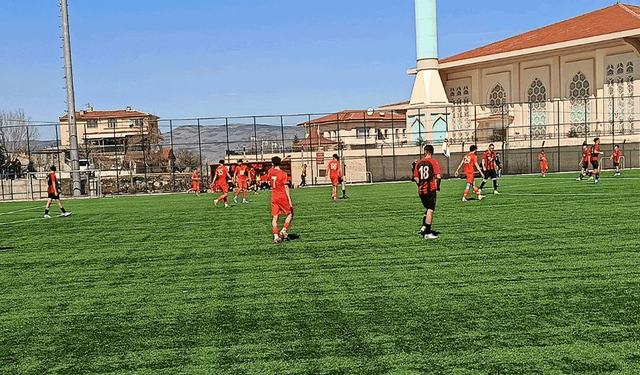 Siyah kırmızılı gençler, Alanyaspor engelini geçti