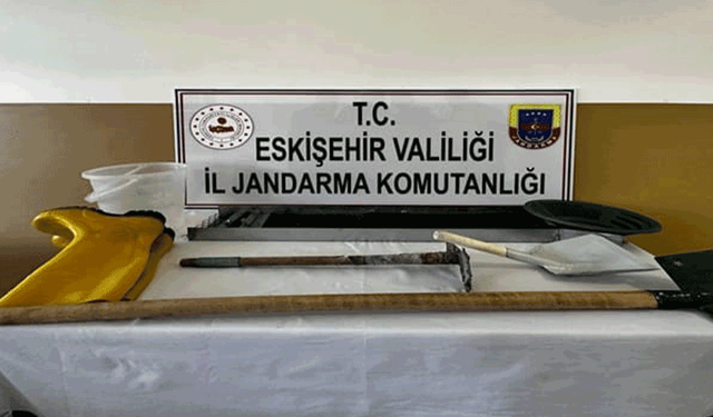 Eskişehir'de kaçak kazıya jandarmadan baskın