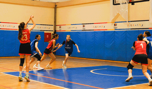 Eskişehir’de spor ve kardeşlik rüzgarı: Azerbaycan Milli Takımları Çağdaş Okulları’nda
