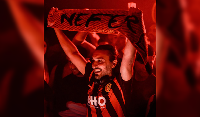 Eskişehirspor’un şampiyonluk kutlaması yıldızlarla dolu
