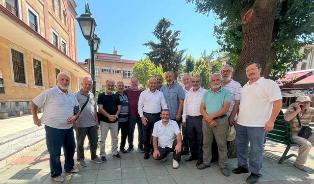 Albayrak, çay bahçesinde Eskişehir halkı ile gündemi değerlendirdi