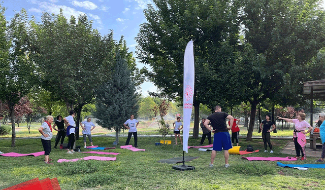 Dede Korkut Parkı’nda sabah sporu etkinlikleri sürüyor